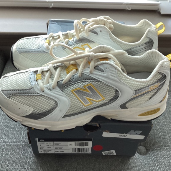 New Balance Gender Inclusive 530 Sneaker 9.5 Women's / 8 Men's - Picture 9 of 13